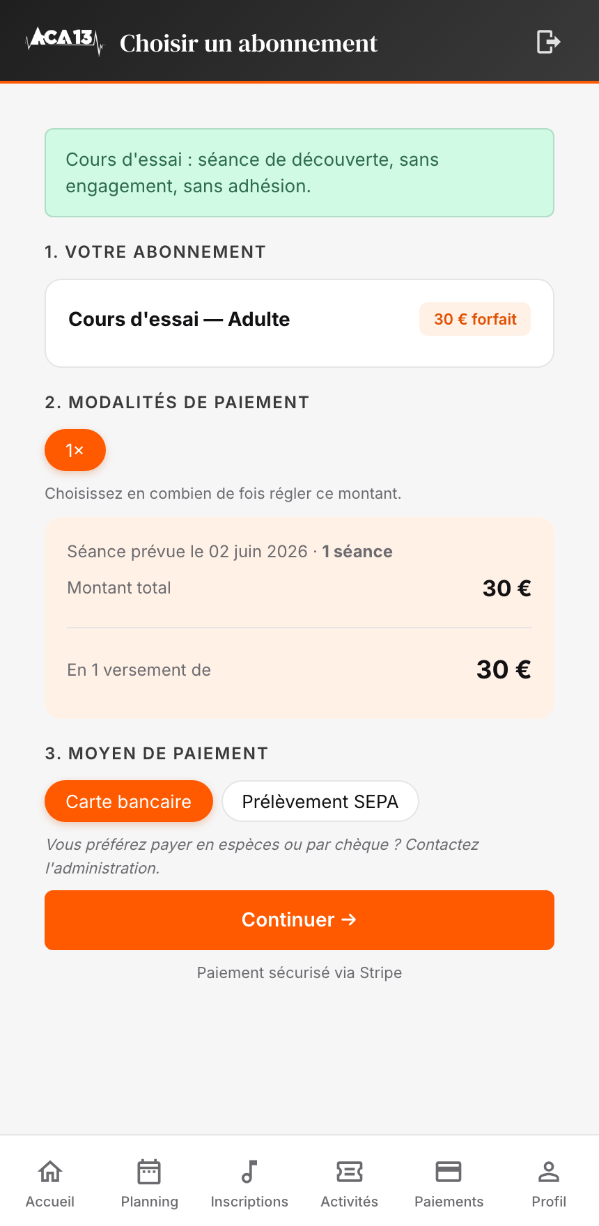 Écran mobile de choix d'abonnement et de modalités de paiement : montant, échéances et moyen de paiement.